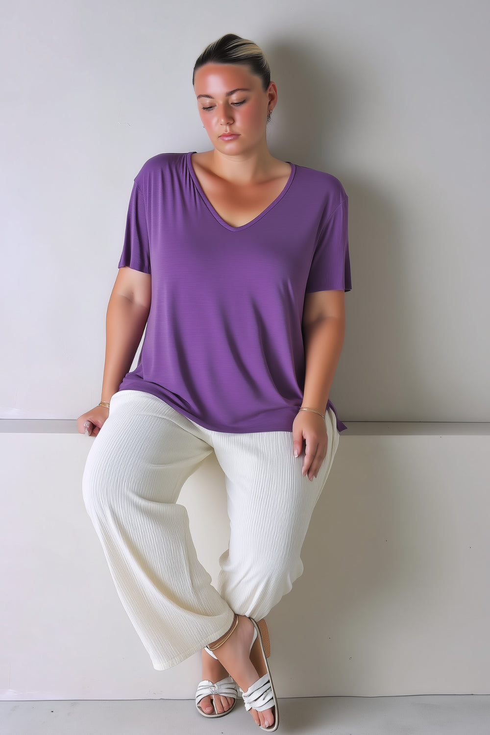 Kadın Büyük Beden V Yaka Yanı Yırtmaçlı  Pamuklu Viskon T- Shirt ( Serifikalı Kumaş ) - Image 3