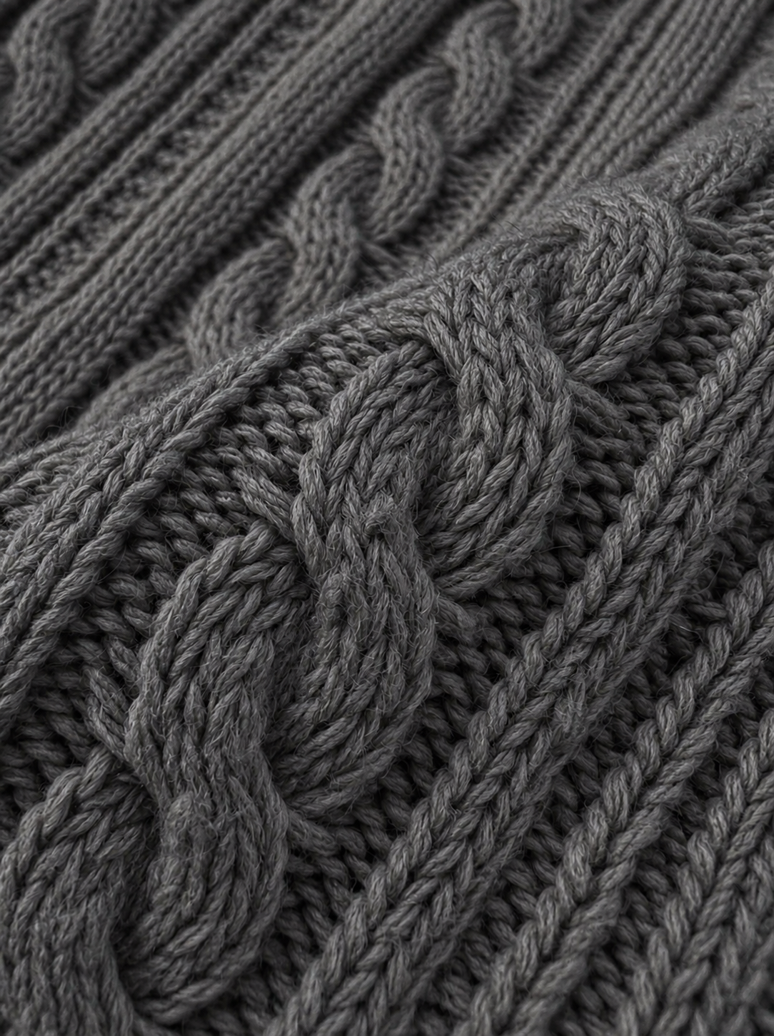 Lange Damenstrickjacke mit Zopfmuster und Knöpfen, große Größen