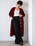 Lange Damenstrickjacke mit Zopfmuster und Knöpfen, große Größen
