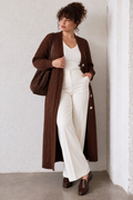 Lange Damenstrickjacke mit Zopfmuster und Knöpfen, große Größen