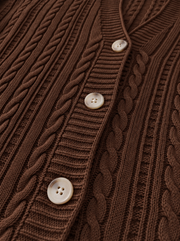 Produktfoto: Lange Damenstrickjacke mit Zopfmuster und Knöpfen, große Größen