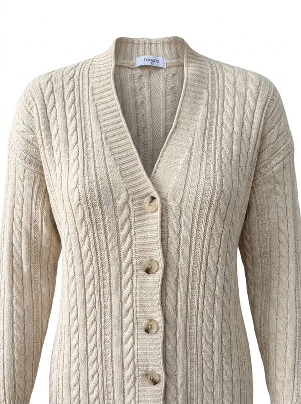Lange Damenstrickjacke mit Zopfmuster und Knöpfen, große Größen