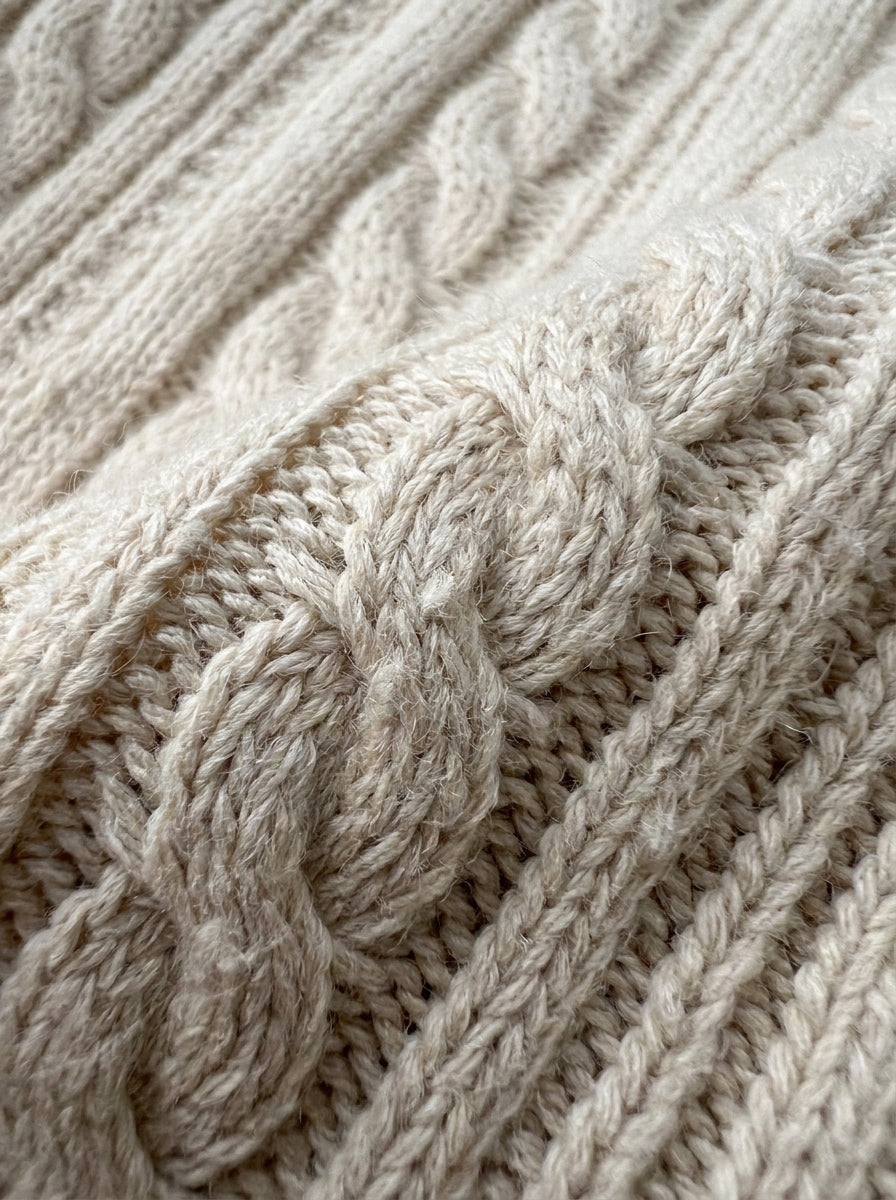 Lange Damenstrickjacke mit Zopfmuster und Knöpfen, große Größen