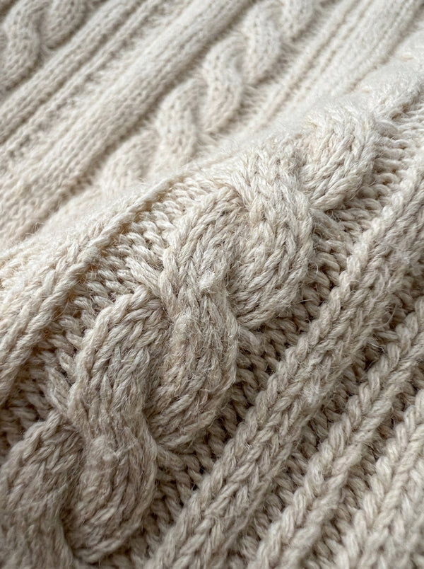 Lange Damenstrickjacke mit Zopfmuster und Knöpfen, große Größen