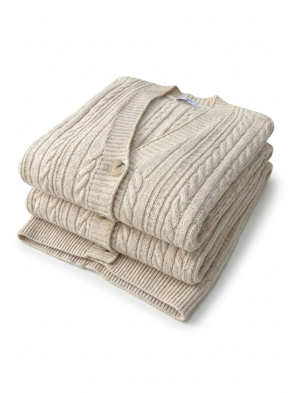 Lange Damenstrickjacke mit Zopfmuster und Knöpfen, große Größen