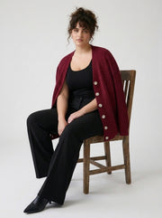 صورة المنتج: كارديغان قصير بأزرار ونقشة ضفائر للنساء بمقاسات كبيرة