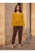 Blusa rosa de gasa con volantes y forro talla grande