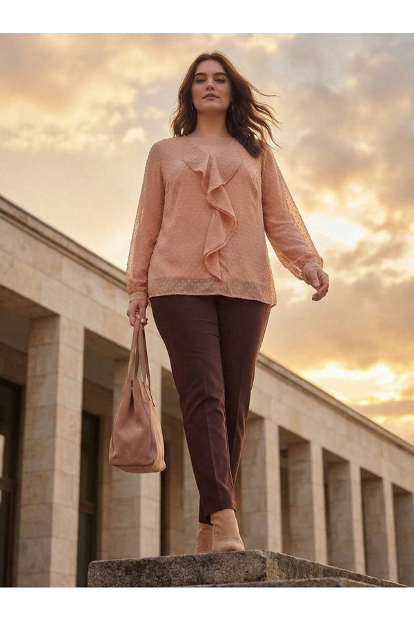 Blusa rosa de gasa con volantes y forro talla grande