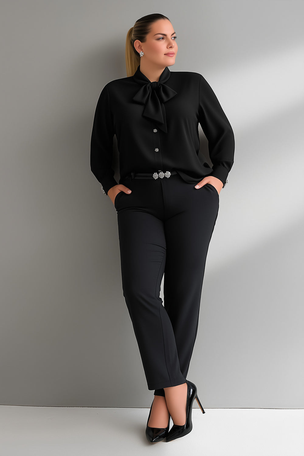 Büyük Beden Kadın  Fiyonk Yakalı Krep Gömlek - Image 18