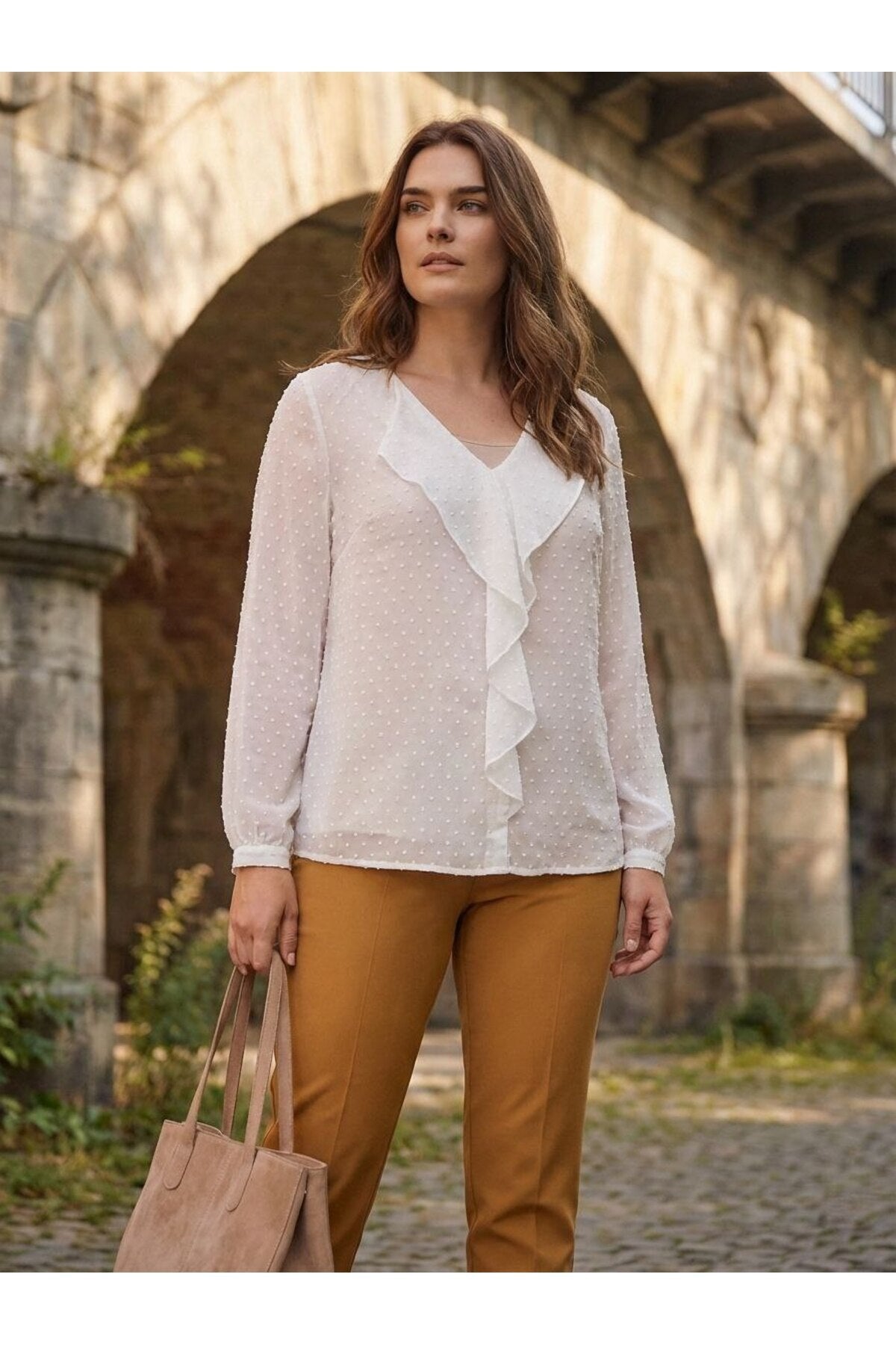 Blusa rosa de gasa con volantes y forro talla grande