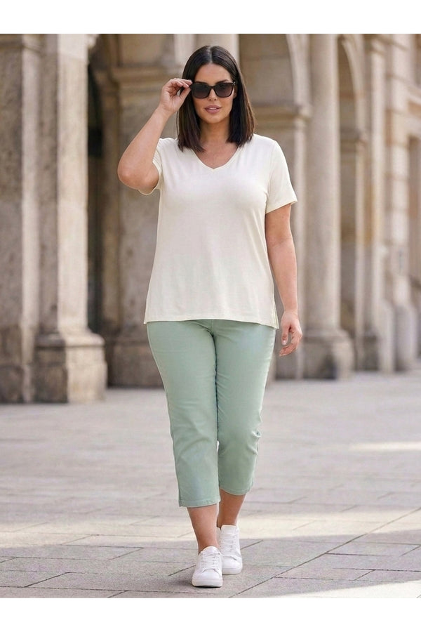 Kadın Büyük Beden V Yaka Yanı Yırtmaçlı  Pamuklu Viskon T- Shirt ( Serifikalı Kumaş )