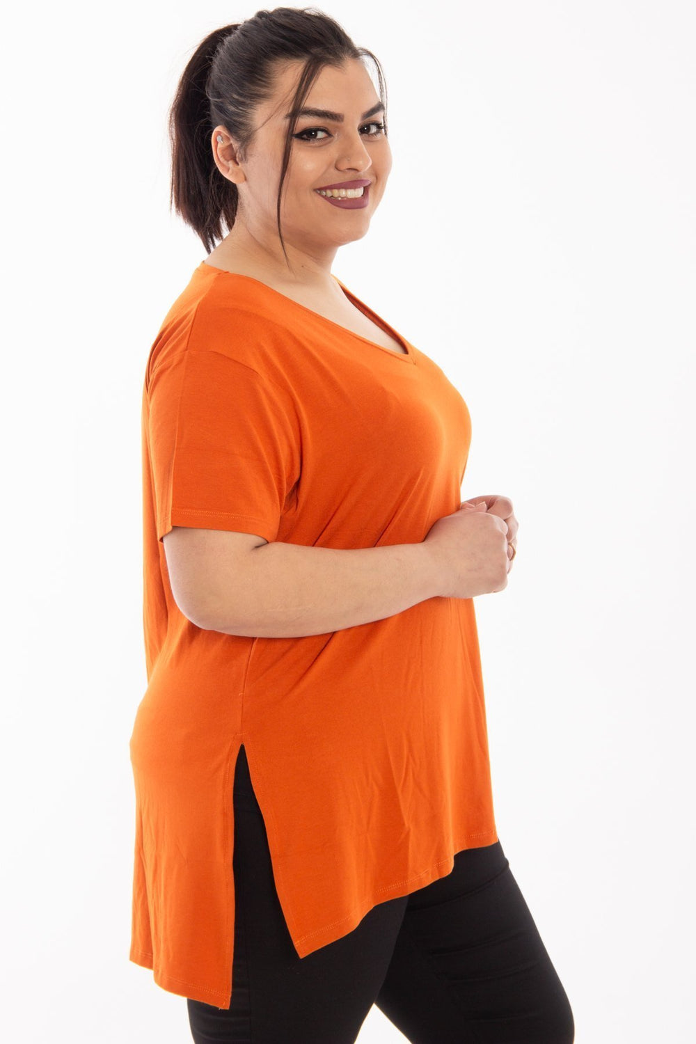 Comodidad sin límites: Camiseta básica con cuello en V - Image 30