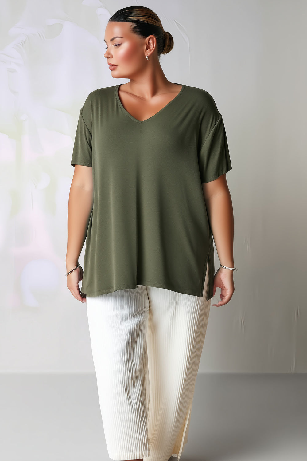 Comodidad sin límites: Camiseta básica con cuello en V - Image 23