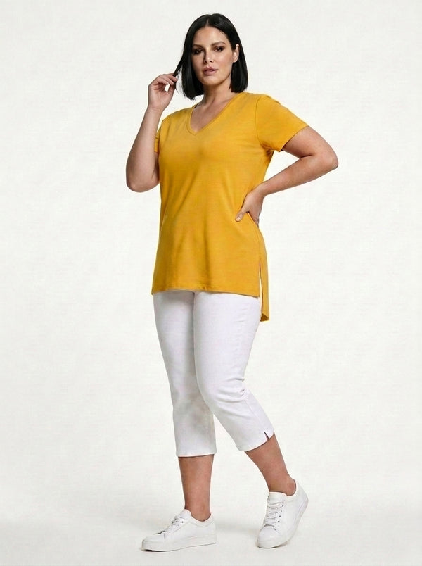 Kadın Büyük Beden V Yaka Yanı Yırtmaçlı  Pamuklu Viskon T- Shirt ( Serifikalı Kumaş )