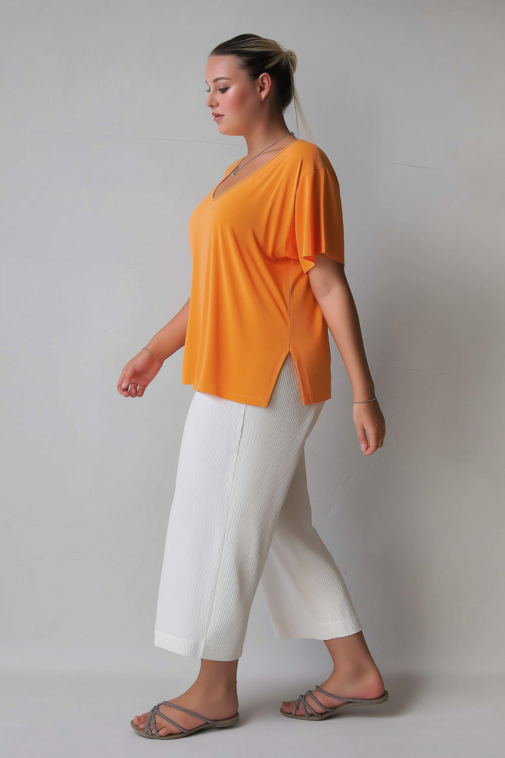 Comodidad sin límites: Camiseta básica con cuello en V - Image 51