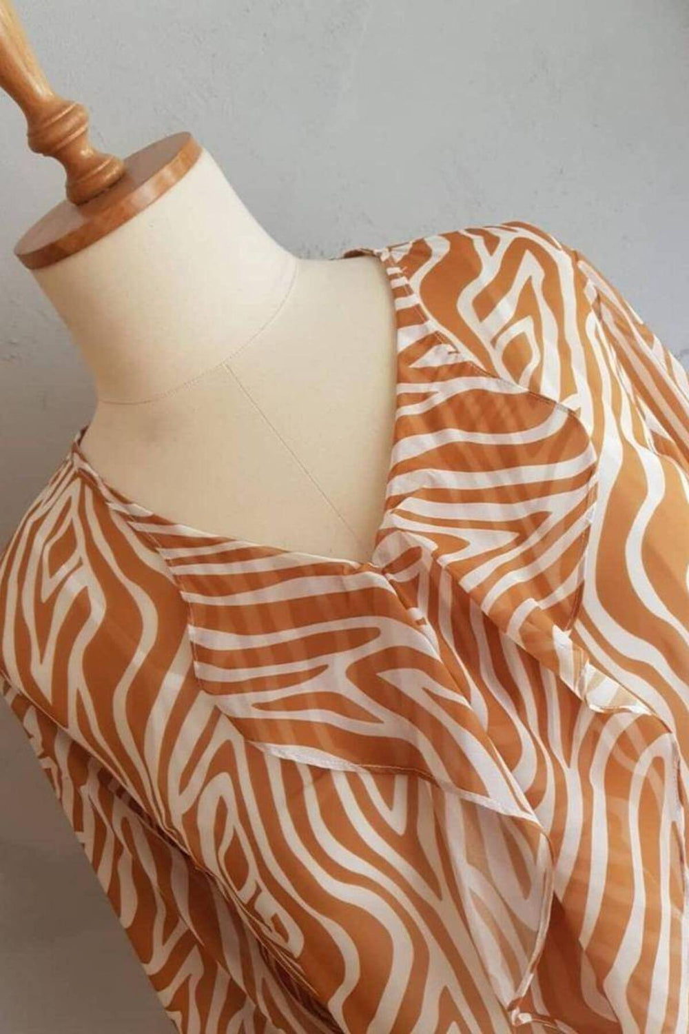 Büyük Beden Kadın  Şifon Fırfırlı Bluz - Astarlı - Image 84