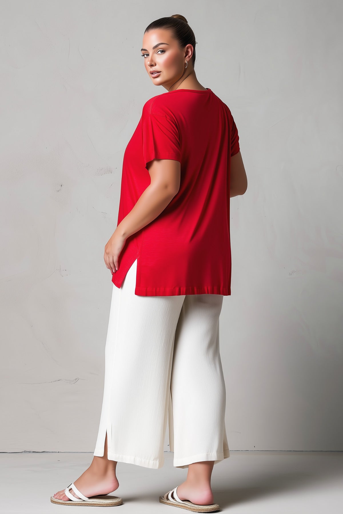 Damen-T-Shirt aus Baumwolle und Viskose mit V-Ausschnitt und Seitenschlitzen, große Größen