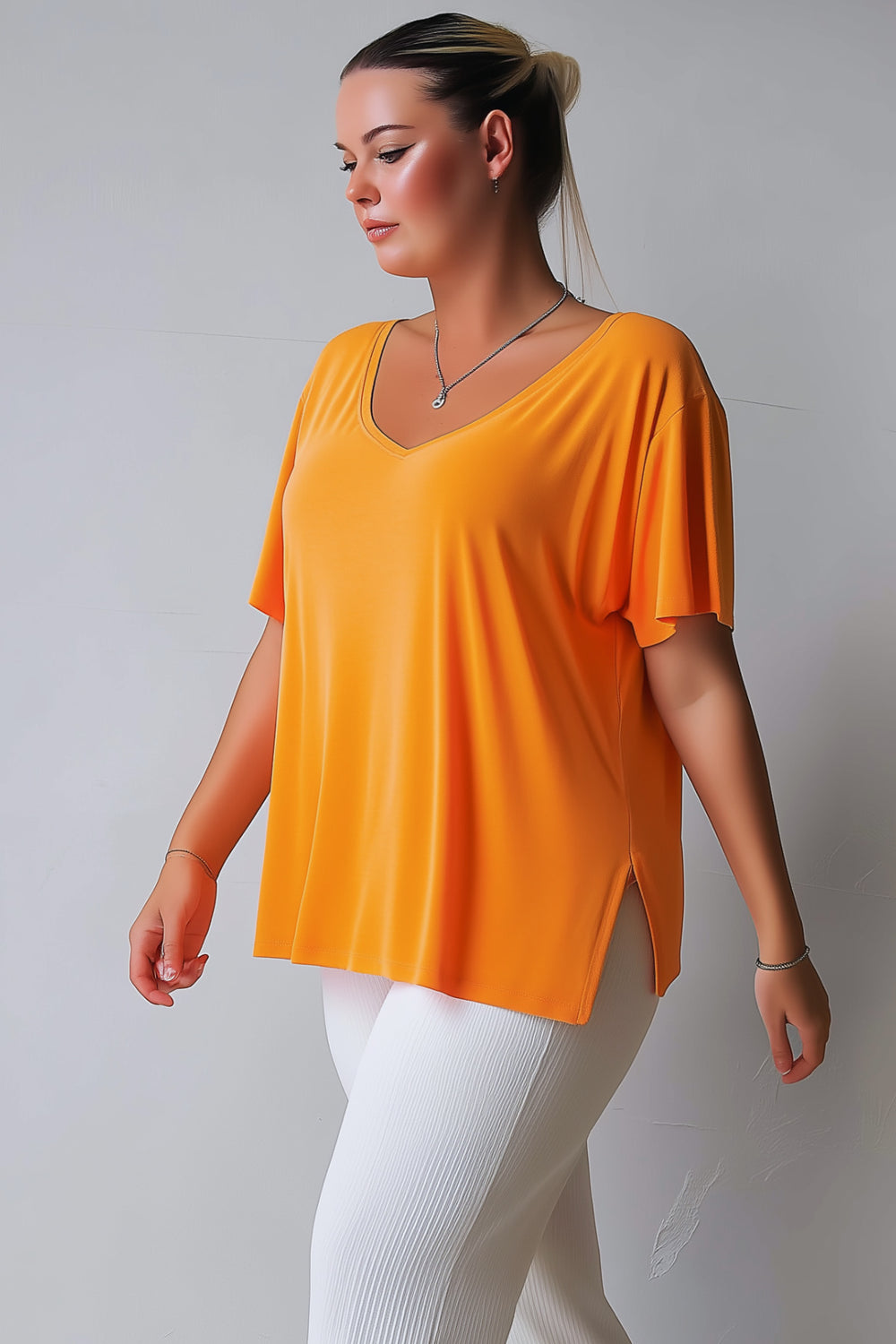 Comodidad sin límites: Camiseta básica con cuello en V - Image 48