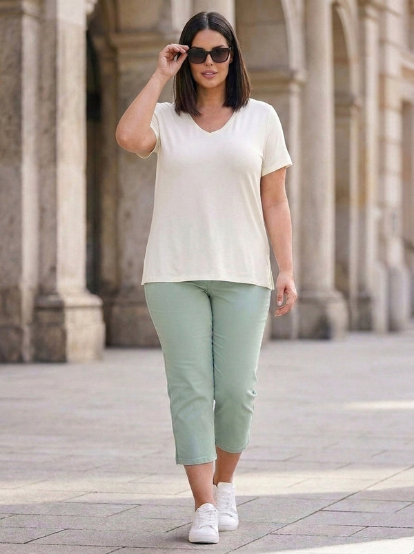 Comodidad sin límites: Camiseta básica con cuello en V