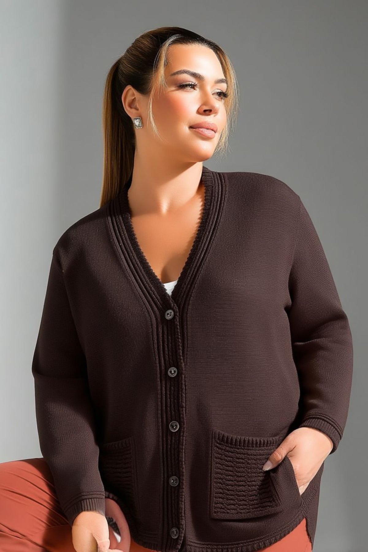 Strickjacke in großen Größen mit Biesen-Details