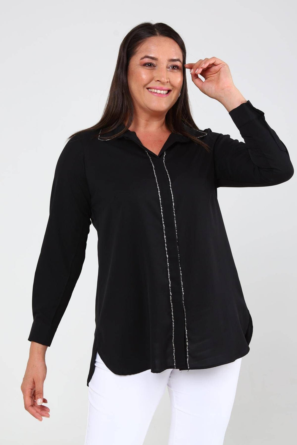 قميص Hanezza بمقاسات كبيرة مطرز يدوياً بتفاصيل الخرز - أسود - Image 7