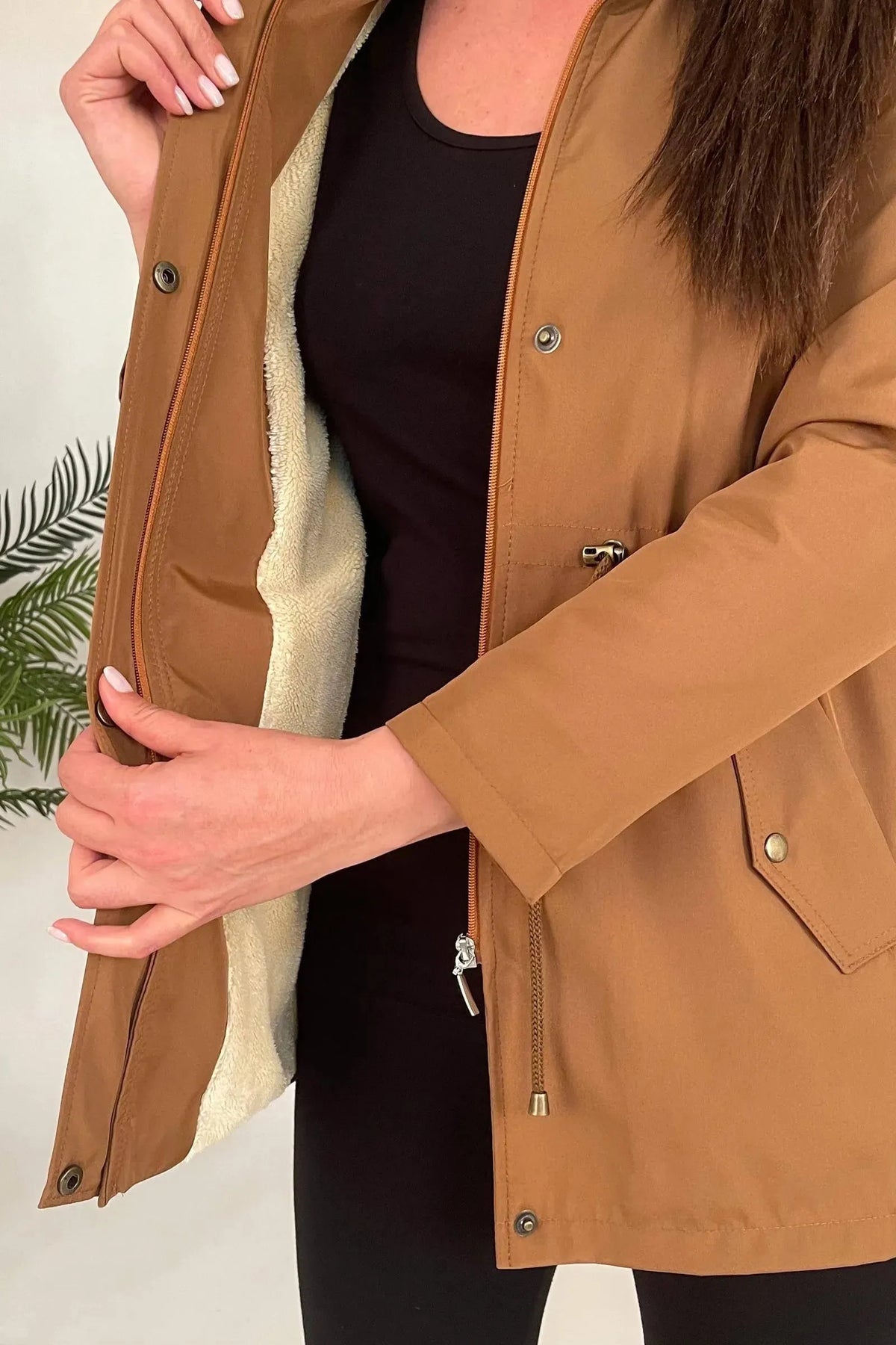 Büyük Beden Kadın Büyük Beden Spor Mont - Kapüşonlu Kürklü Taba Renkli