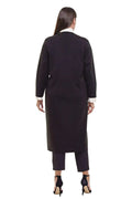 Mode und Komfort: Große Strickjacke - Besonderer Touch mit Steindetail
