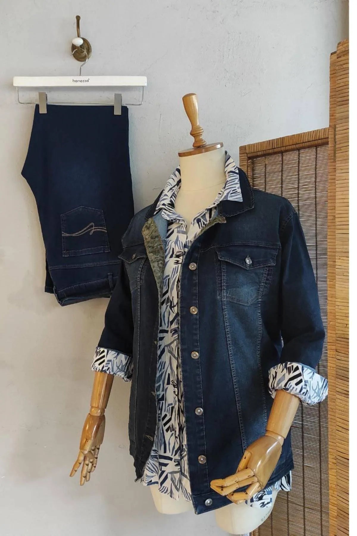 Große Jeansjacke - Mit Hanezza stilvoll aussehen