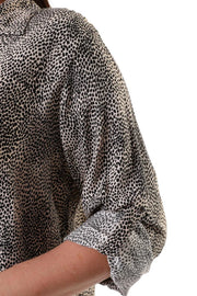Büyük Beden Kadın Büyük Beden Kadın Bej Leopar Desenli Pamuklu Viskon Gömlek Büyük Beden Gömlek Bej Leopar Desenli
