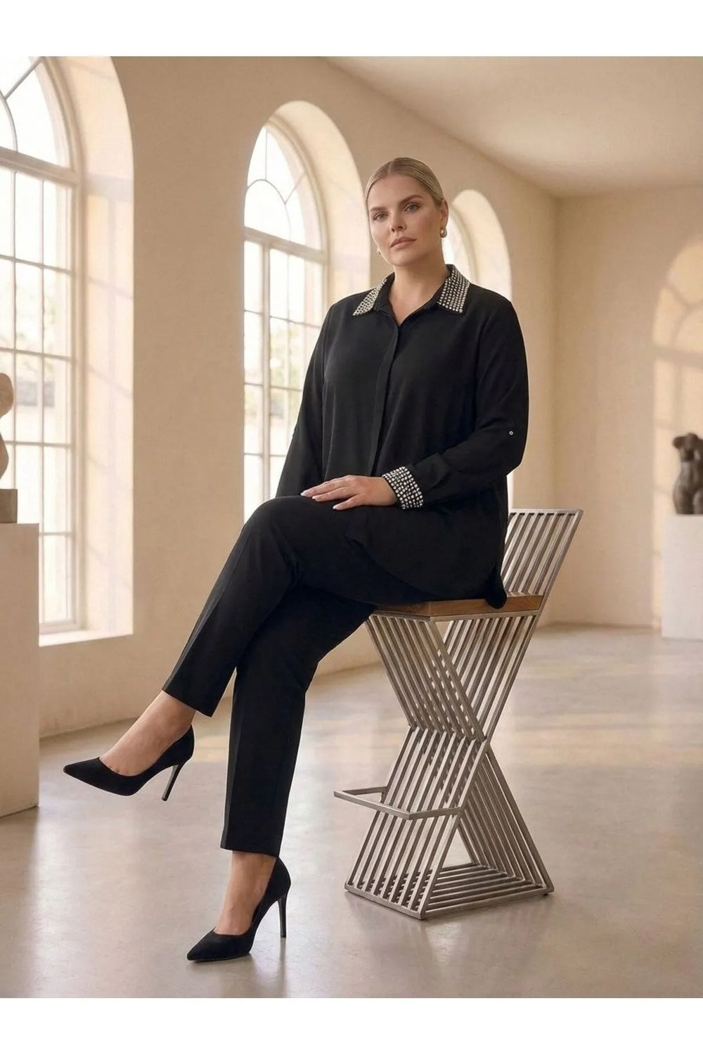 Женская рубашка больших размеров с вышивкой бисером - Image 1