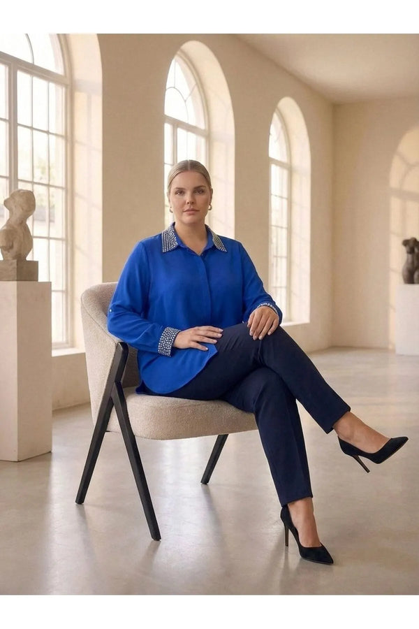 Женская рубашка больших размеров с вышивкой бисером