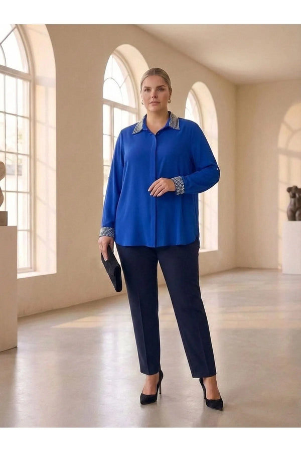 Женская рубашка больших размеров с вышивкой бисером