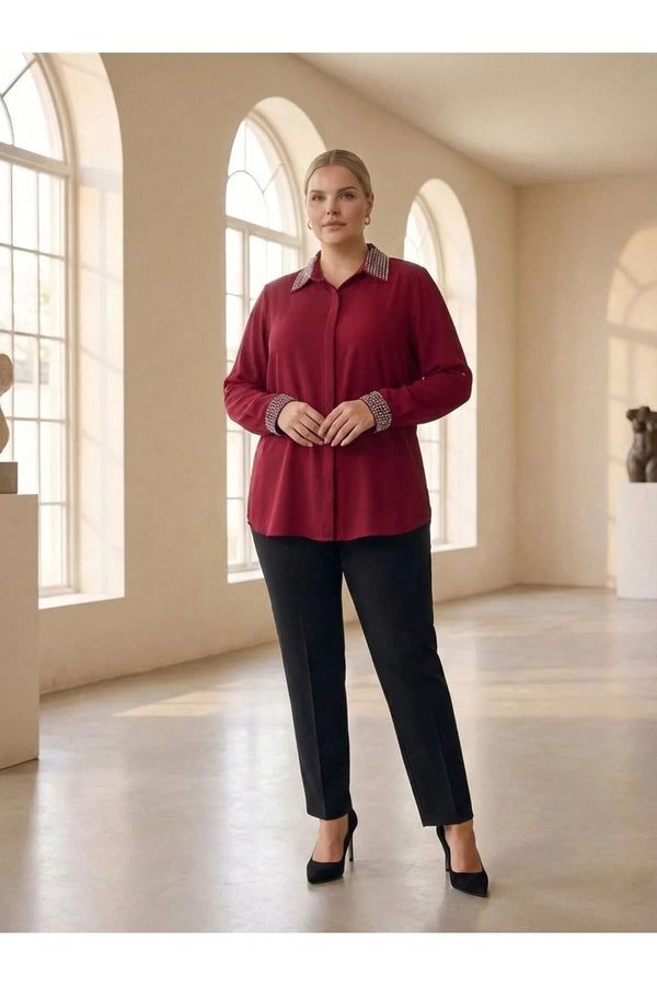 Женская рубашка больших размеров с вышивкой бисером