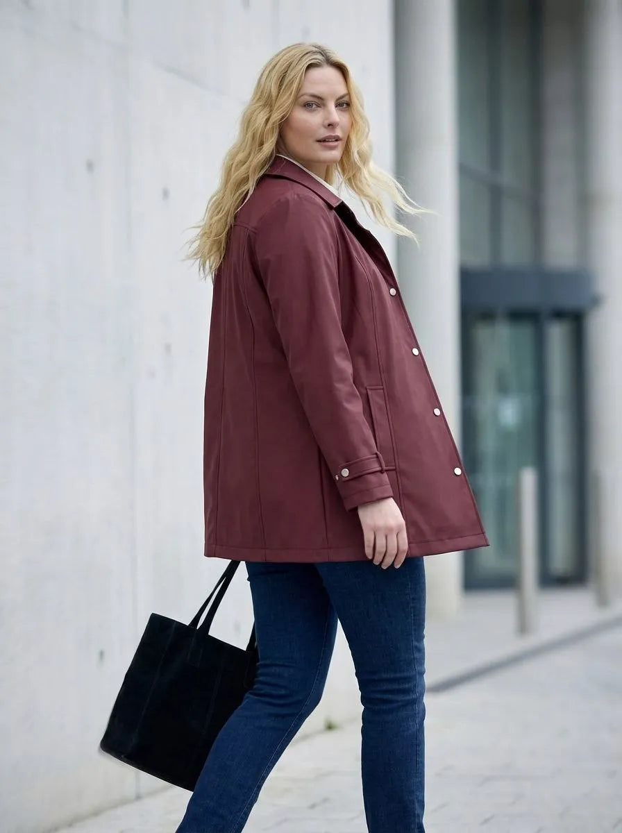 Женский бордовый тренч больших размеров с водоотталкивающим эффектом и комфортным кроем на подкладке - Image 2