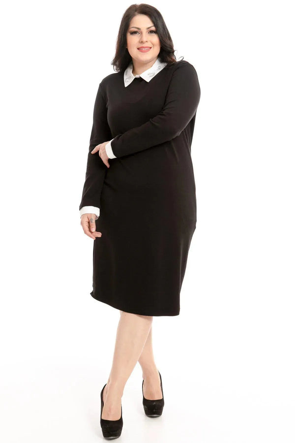 لمسة خاصة لمناسباتك الخاصة: فستان بياقة شبكية فولاذية