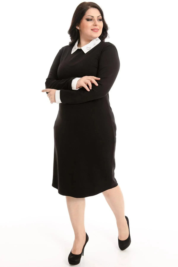 لمسة خاصة لمناسباتك الخاصة: فستان بياقة شبكية فولاذية