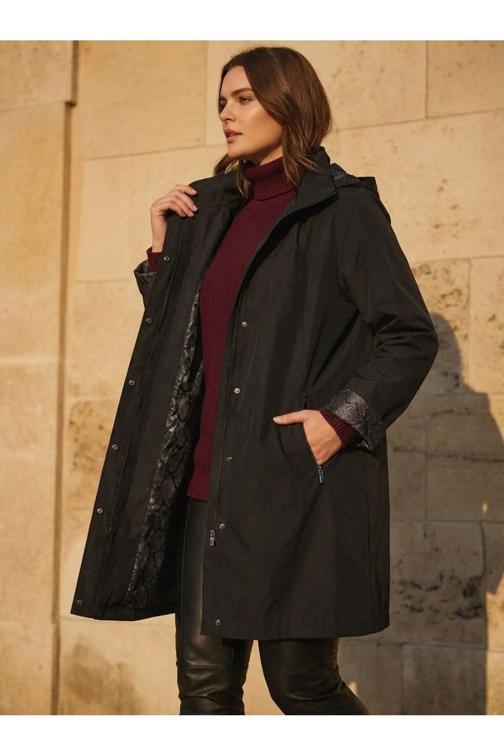 Женский тренчкот больших размеров с капюшоном из бондированного материала — на подкладке - Image 10
