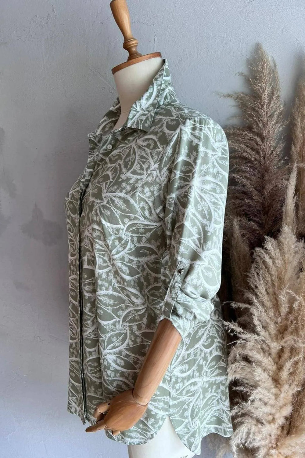 Büyük Beden Kadın Lacivert Desenli Pamuklu Viskon Gömlek - Image 9