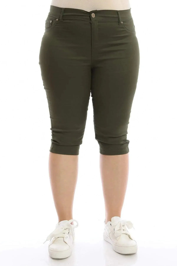 Познакомьтесь с комфортом больших размеров: бермуды из эластичного канваса