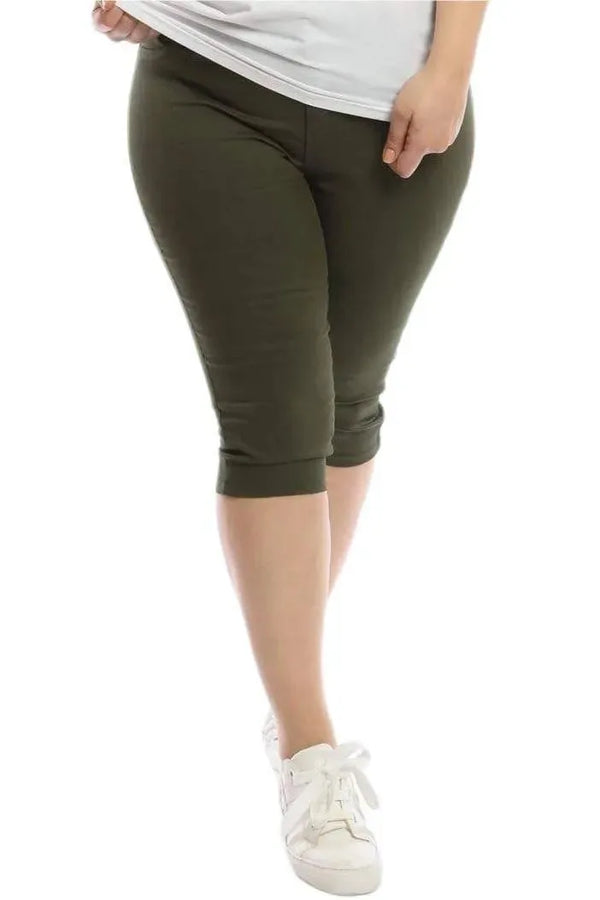 Познакомьтесь с комфортом больших размеров: бермуды из эластичного канваса