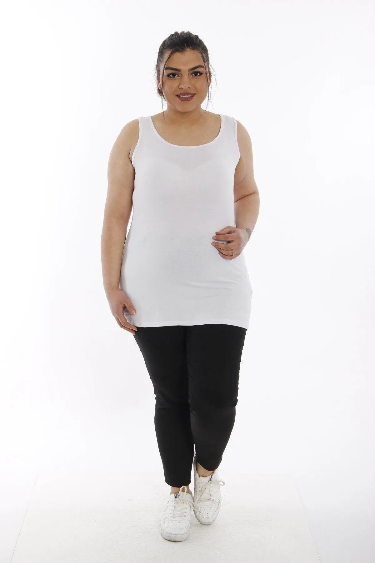 Büyük Beden Kadın Büyük Beden Kadın Pamuklu Viskon Kumaş Geniş Askılı Basic T-shirt ( Sertifikalı Kumaş ) Büyük Beden T-Shirt [Beyaz] [Düz Renk]