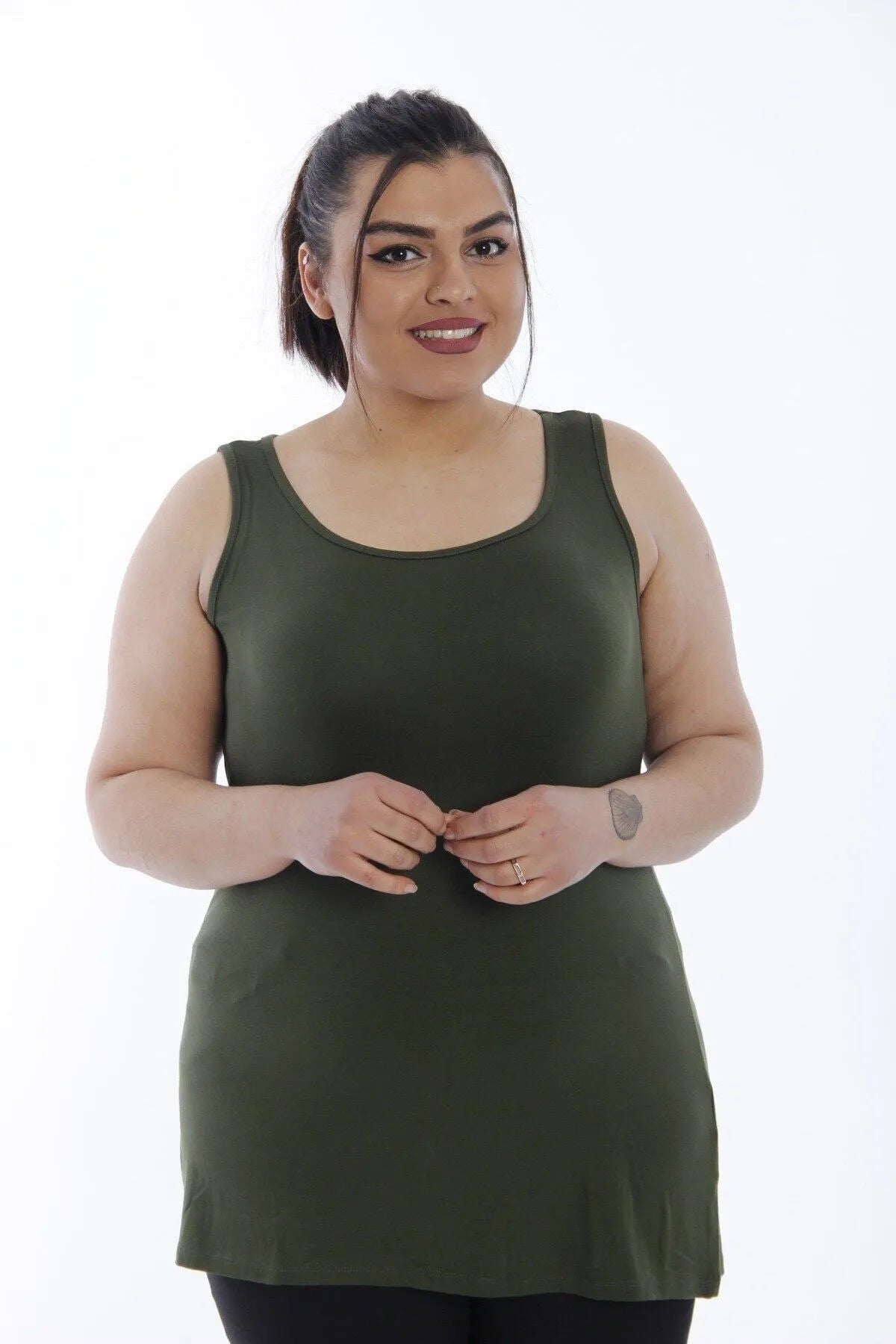 Büyük Beden Kadın Büyük Beden Kadın Pamuklu Viskon Kumaş Geniş Askılı Basic T-shirt ( Sertifikalı Kumaş ) Büyük Beden T-Shirt [Haki] [Düz Renk]
