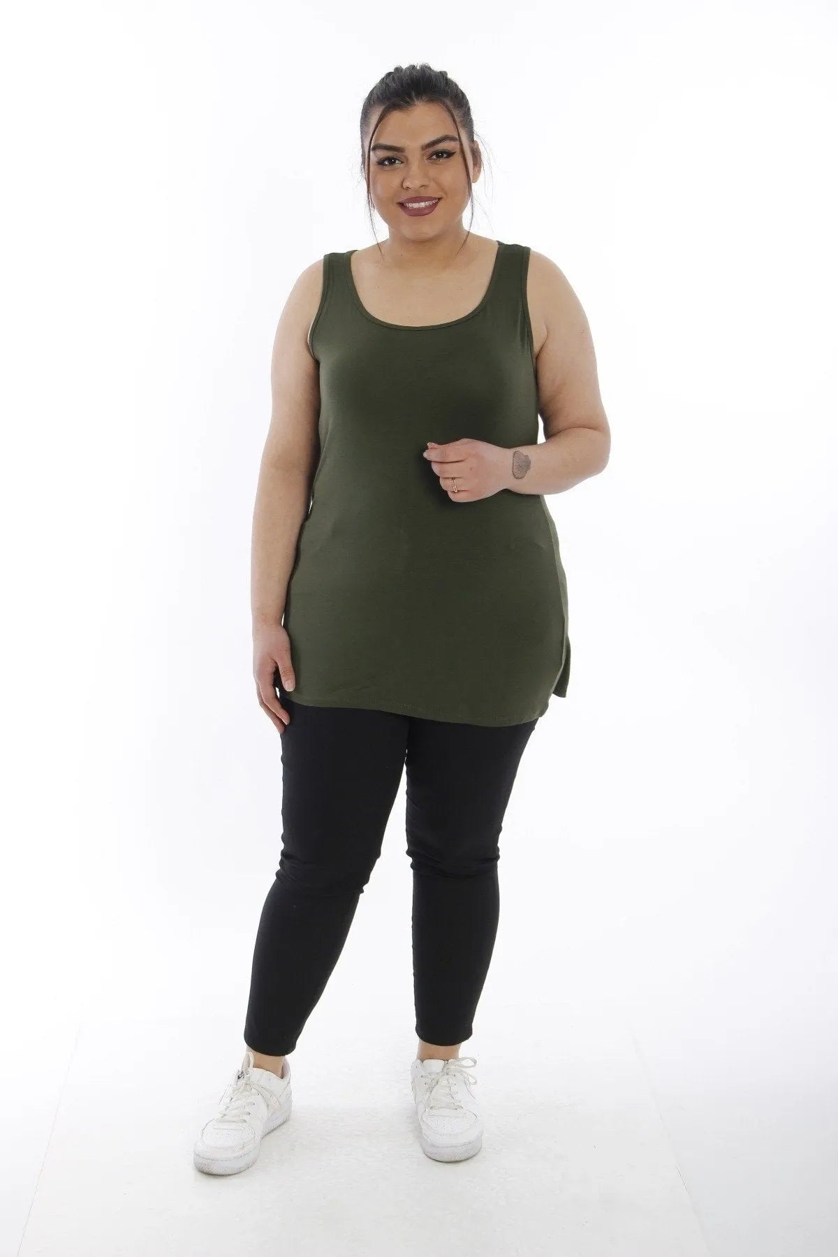 Büyük Beden Kadın Büyük Beden Kadın Pamuklu Viskon Kumaş Geniş Askılı Basic T-shirt ( Sertifikalı Kumaş ) Büyük Beden T-Shirt [Haki] [Düz Renk]