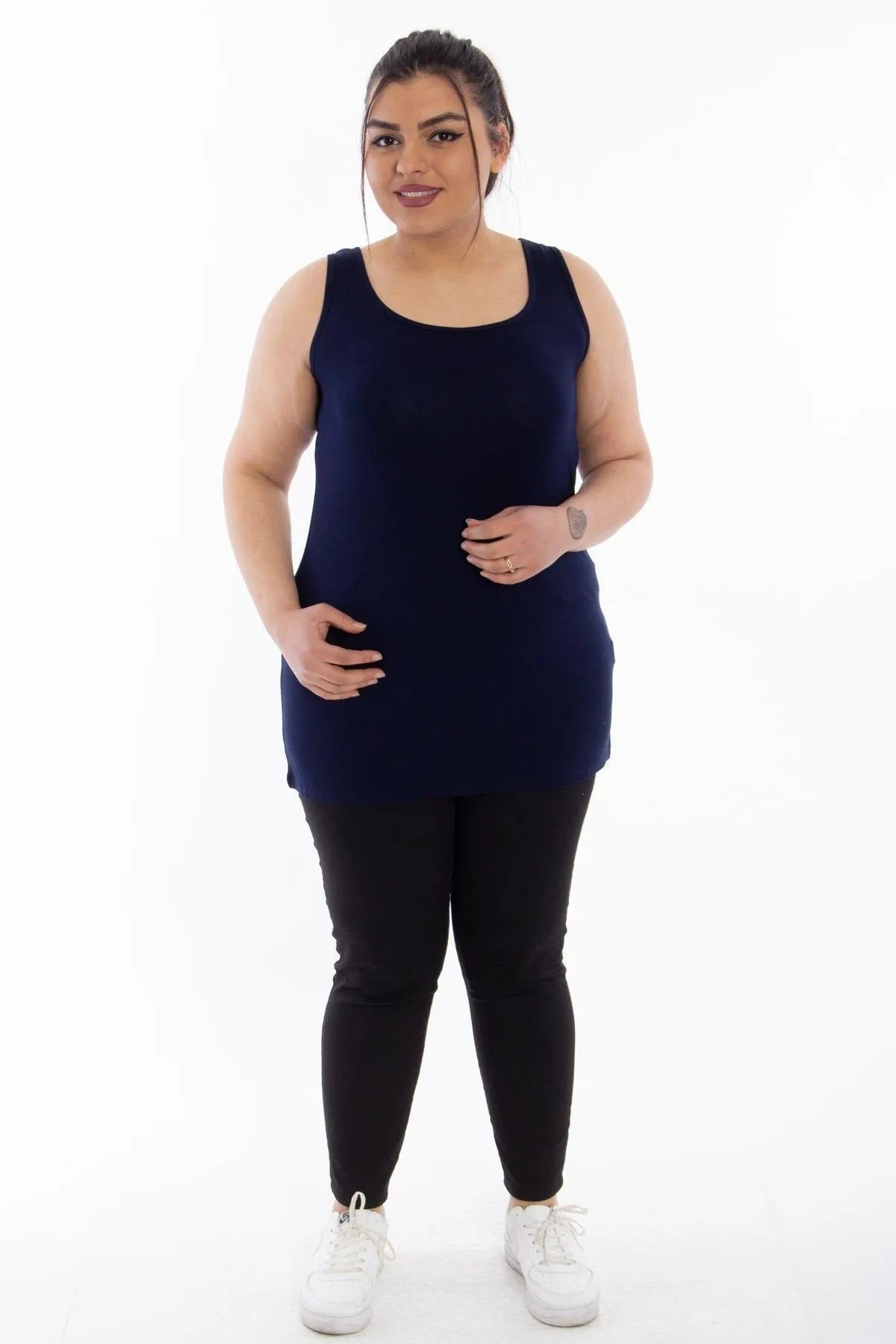 Büyük Beden Kadın Büyük Beden Kadın Pamuklu Viskon Kumaş Geniş Askılı Basic T-shirt ( Sertifikalı Kumaş ) Büyük Beden T-Shirt [Lacivert] [Düz Renk]
