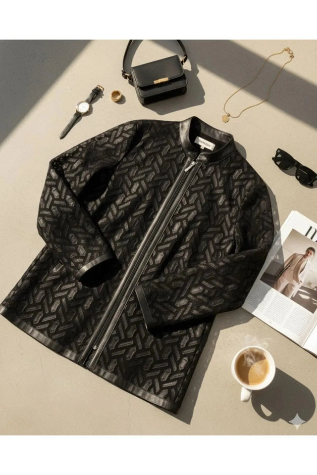 Büyük Beden Kadın Büyük Beden Kadın Siyah Geometrik Desenli Deri Detaylı Ceket Büyük Beden Ceket Siyah Geometrik Desenli