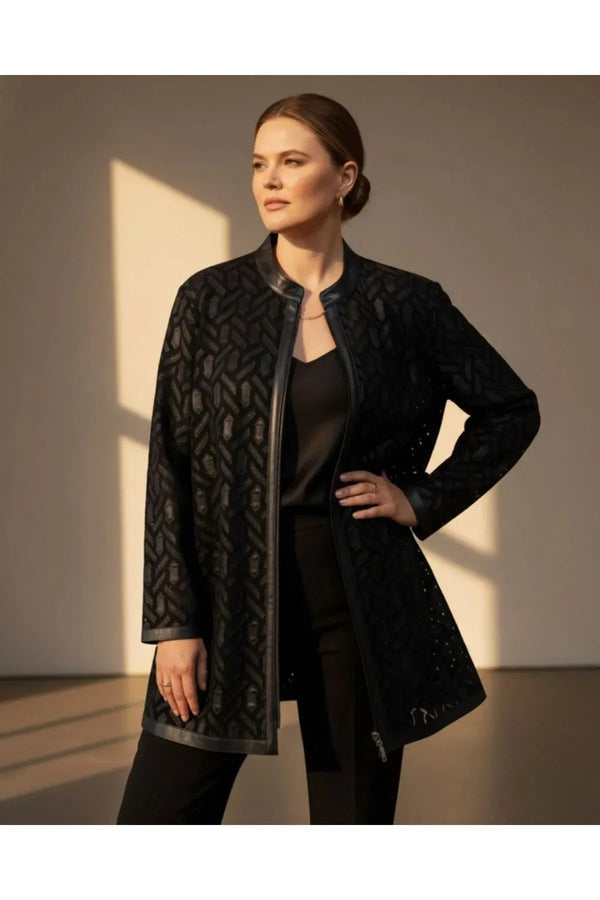 Женский черный жакет больших размеров с геометрическим принтом и кожаной отделкой