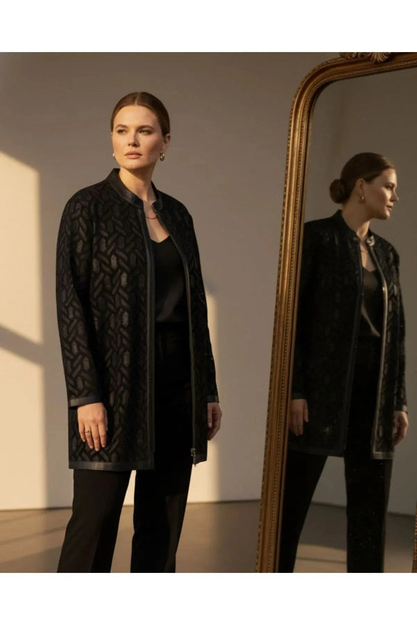 Женский черный жакет больших размеров с геометрическим принтом и кожаной отделкой