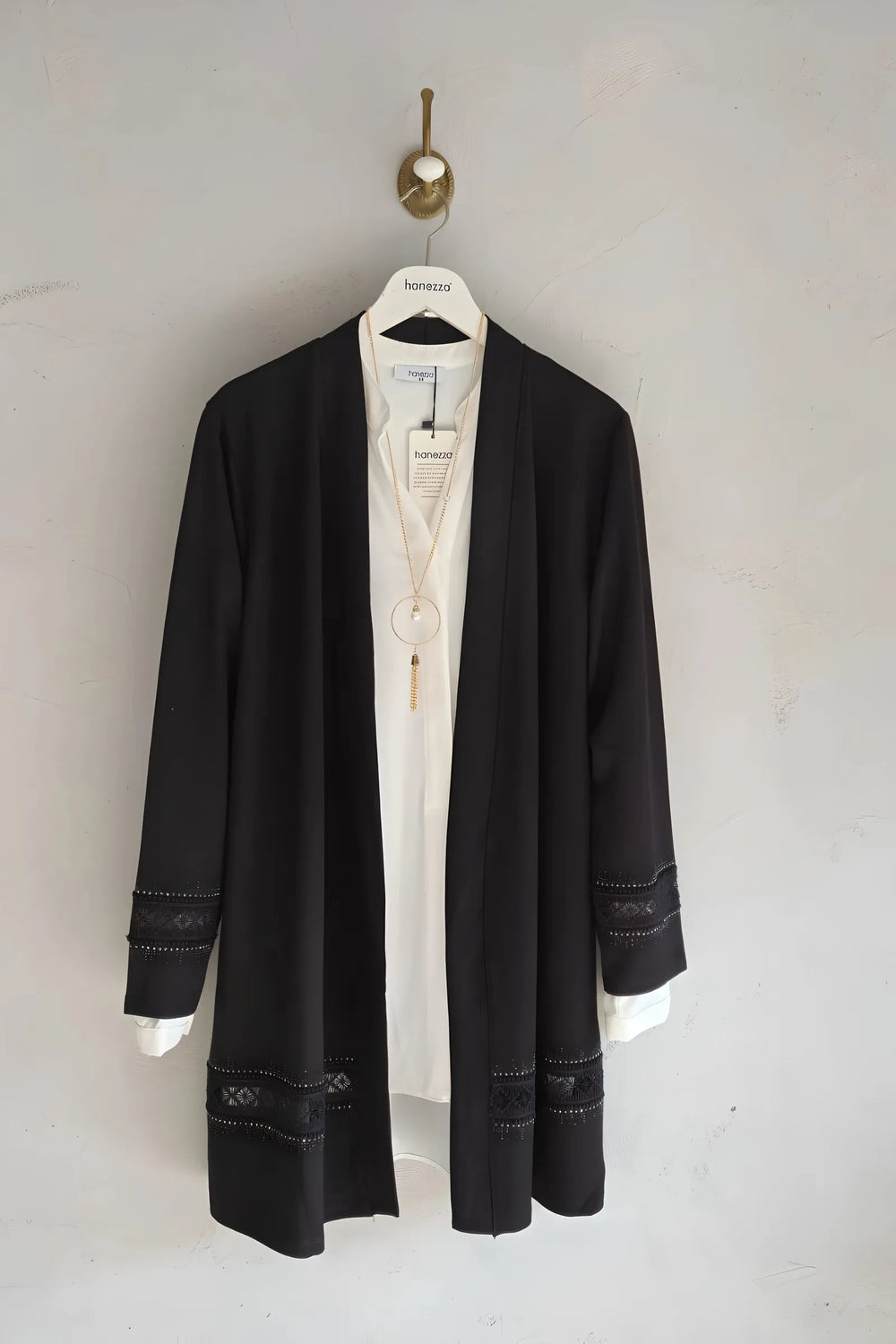 Женский кардиган больших размеров Hanezza из черной вискозы с камнями и гипюром - Image 2