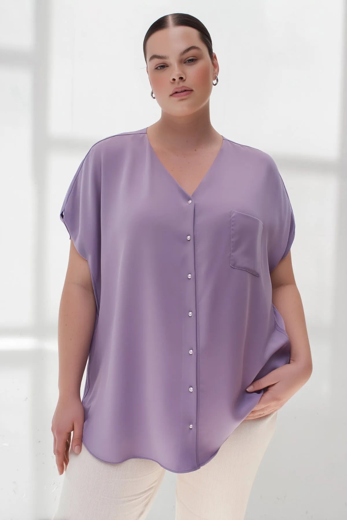 Große Größen Damen V-Ausschnitt Fledermausärmel Jessica-Krepp-Bluse mit Knopfleiste