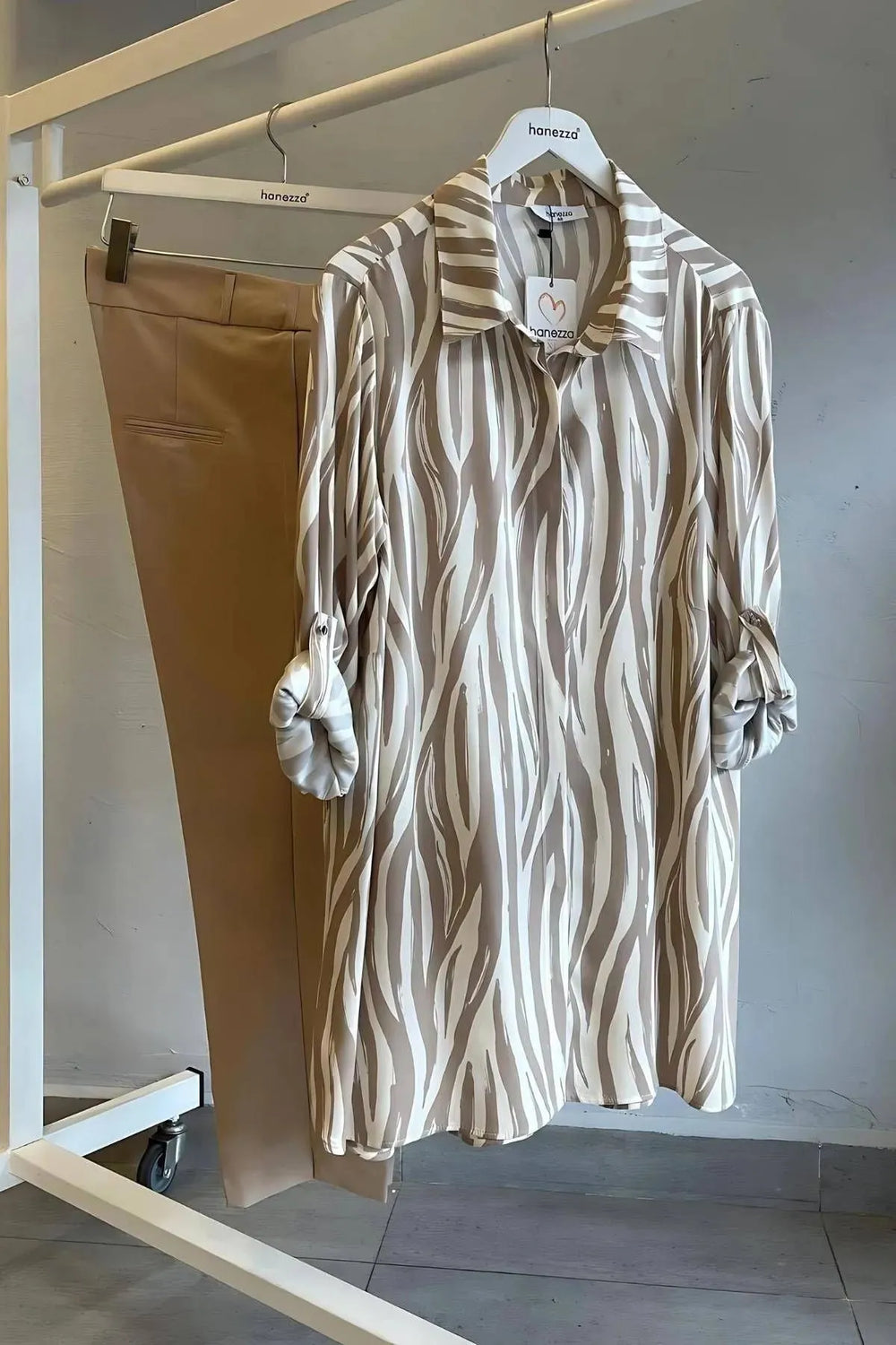 Plus-Size Damen Tunika-Hemd mit Zebra-Print aus Baumwoll-Viscose - Beige - Image 1